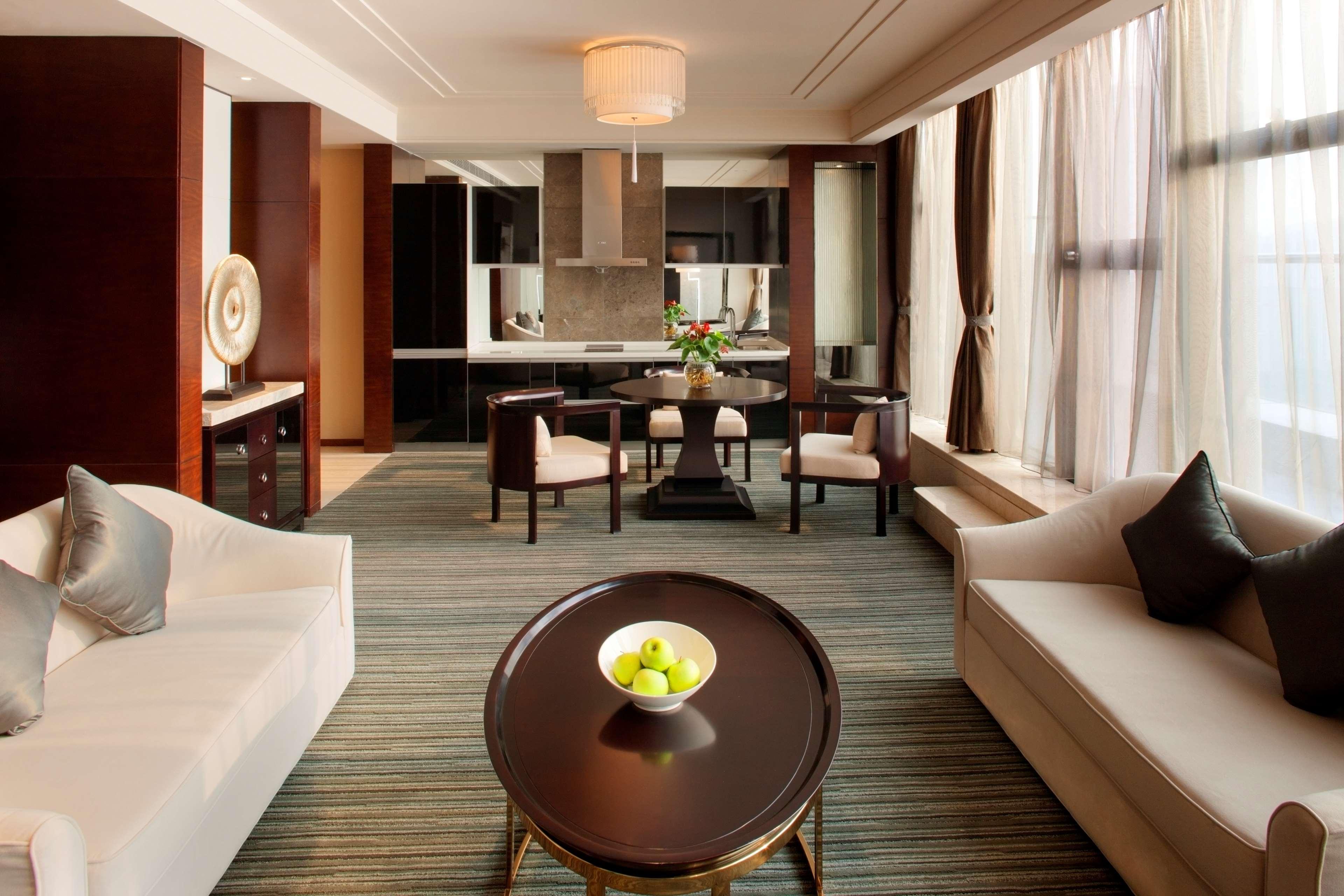 Radisson Blu Plaza Chongqing - Free 2 Bottle Of Local Beer Per Room During Stay Exteriér fotografie