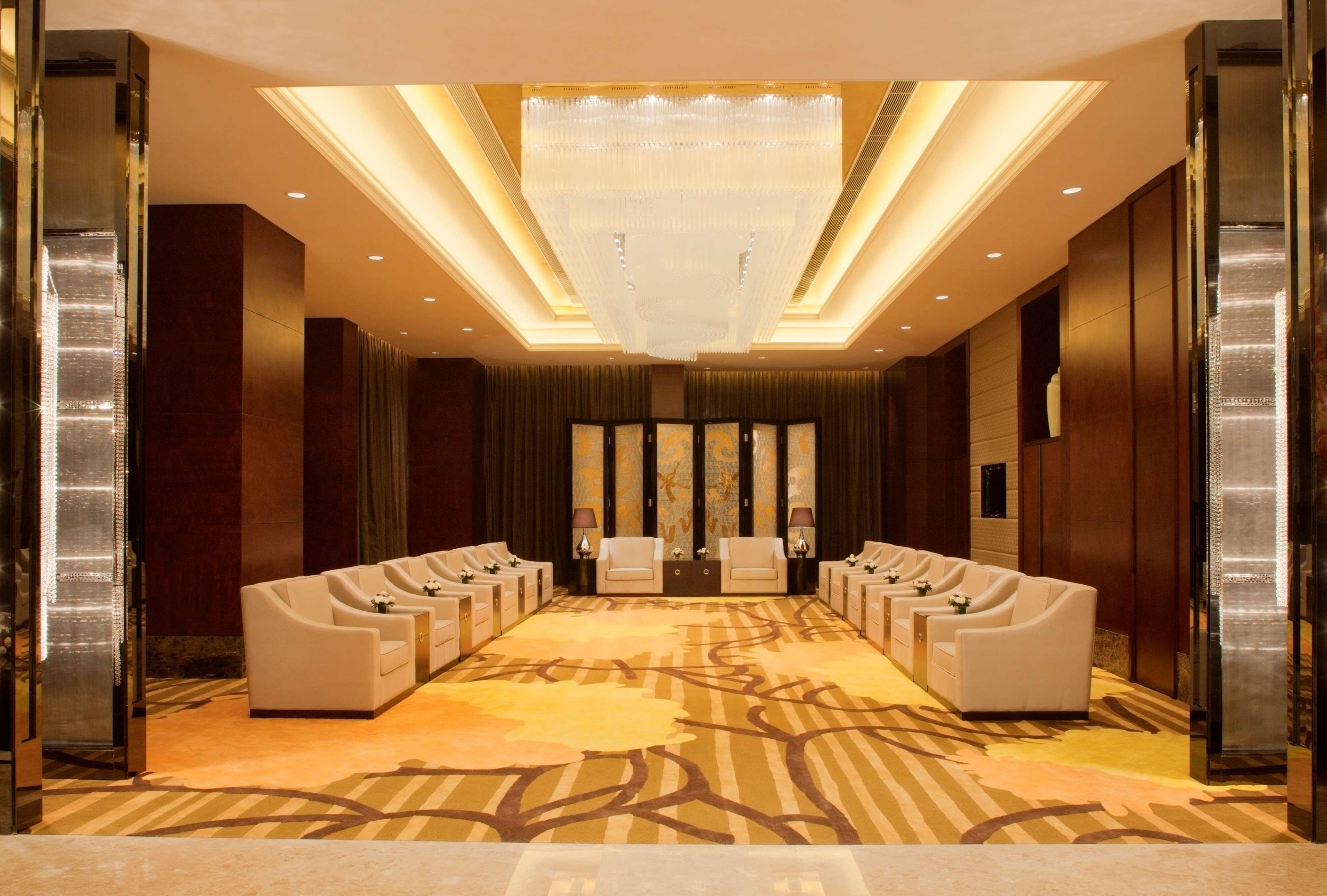 Radisson Blu Plaza Chongqing - Free 2 Bottle Of Local Beer Per Room During Stay Exteriér fotografie