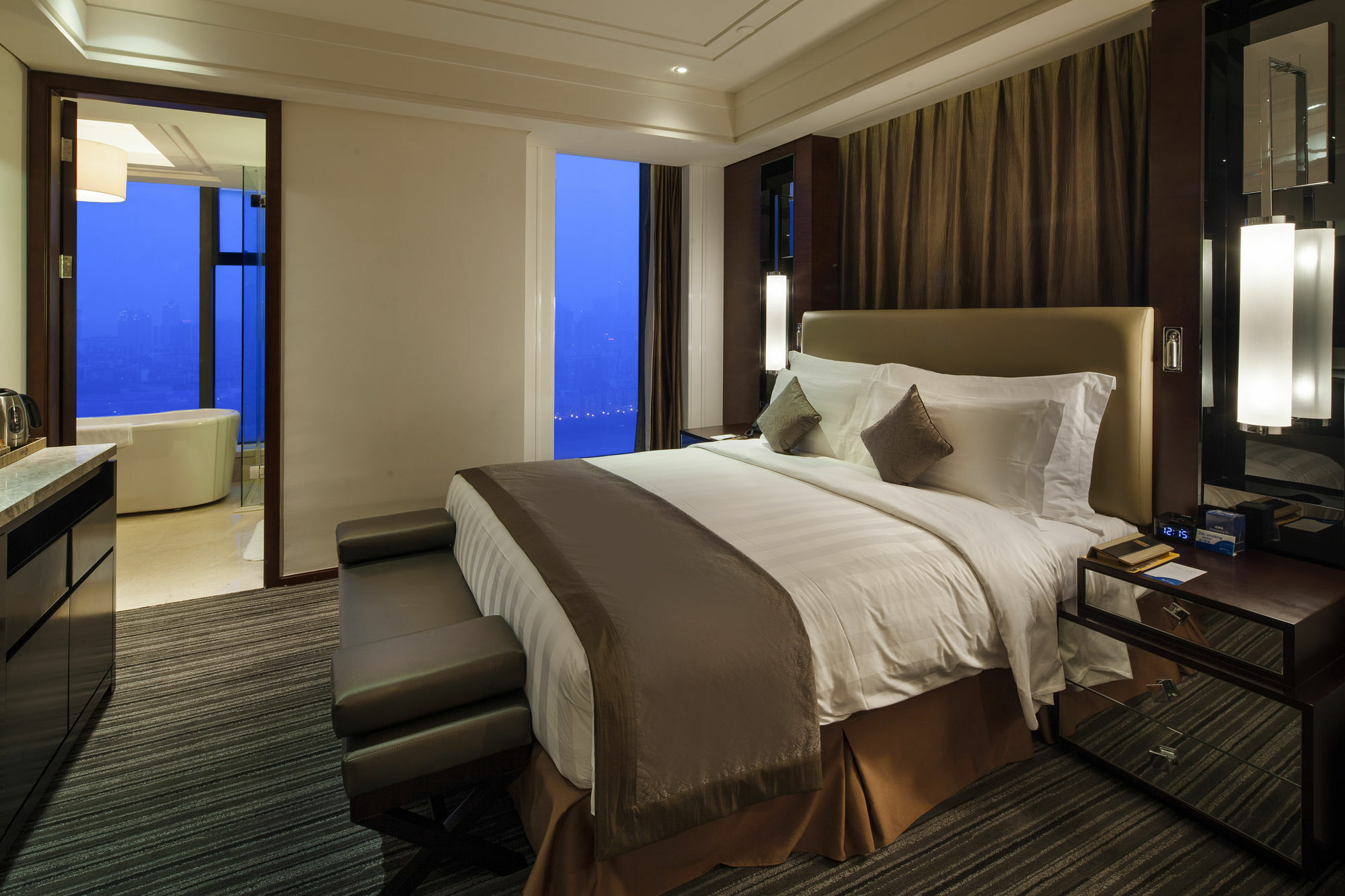 Radisson Blu Plaza Chongqing - Free 2 Bottle Of Local Beer Per Room During Stay Exteriér fotografie